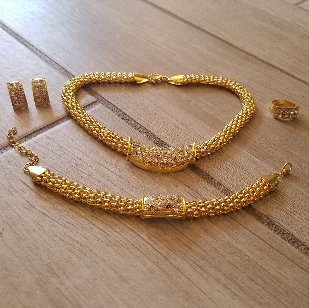 Beautiful gold and rhinestone accent jewelry set